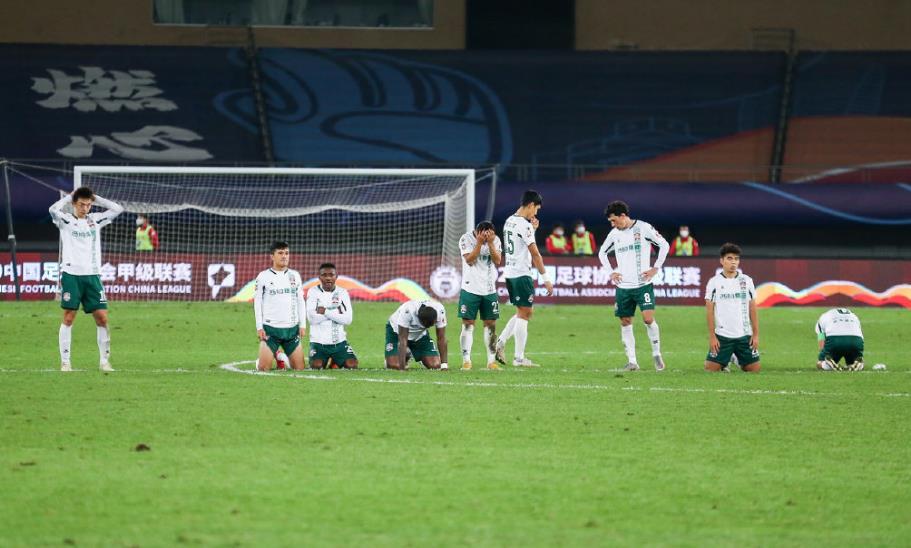 千亿球友会- 斯佩齐亚门将扑出关键点球，助球队惊险保级