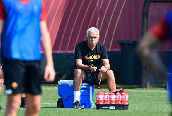 球友会- 切沃老将达成百场里程碑，俱乐部颁发纪念勋章  