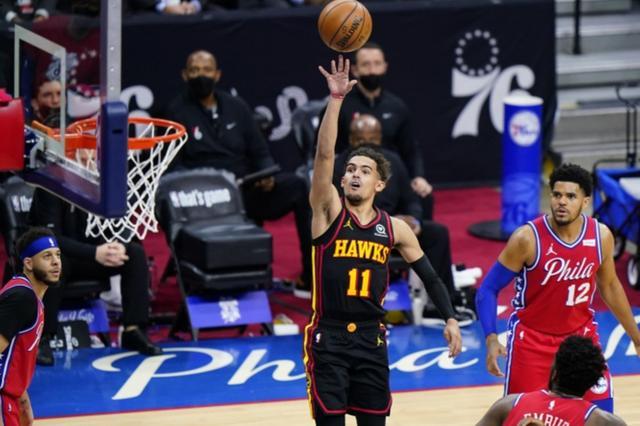 球友会体育- 特雷杨超远三分压哨，老鹰爆冷击败尼克斯  