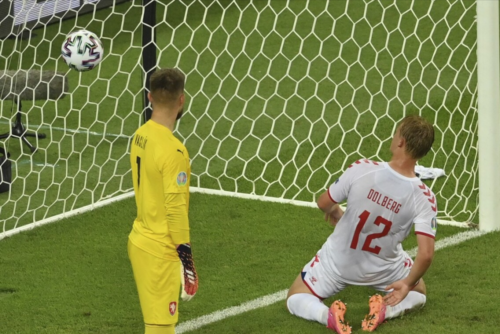 球友会体育- 富勒姆黑马姿态不减，米特洛维奇金靴竞争激烈  